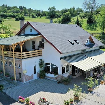 Borkuti Panzio Es Apartman Балатонсемеш Екстер'єр фото