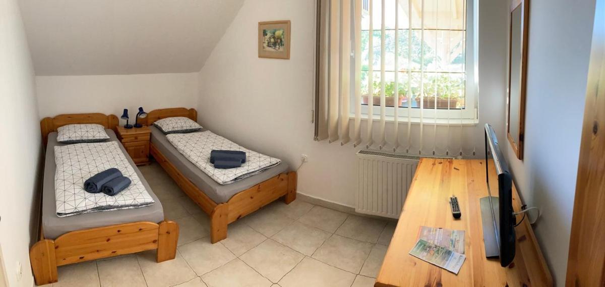 Borkuti Panzio Es Apartman Балатонсемеш Екстер'єр фото