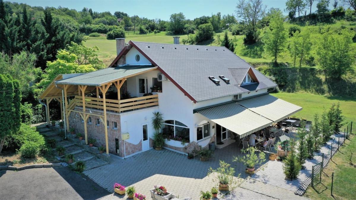 Borkuti Panzio Es Apartman Балатонсемеш Екстер'єр фото