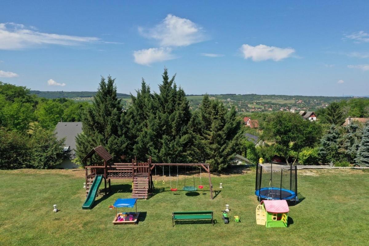Borkuti Panzio Es Apartman Балатонсемеш Екстер'єр фото